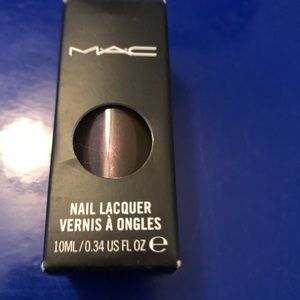 MAC. Nail lacquer colour: anti-fashion